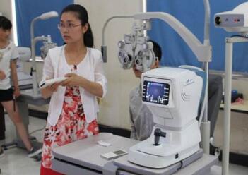 这些关于眼镜的谣言，你都信么？