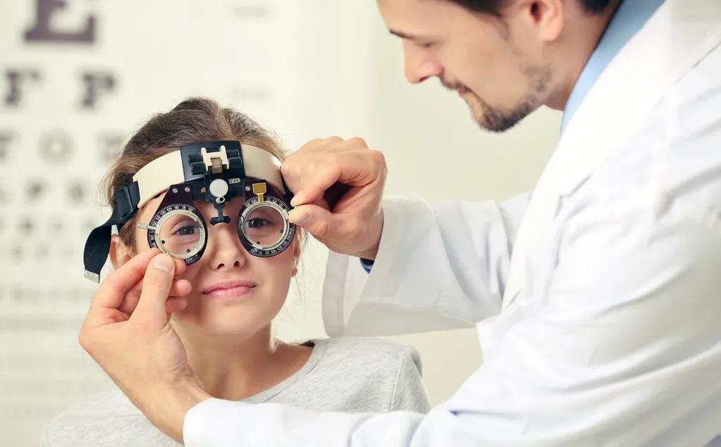 什么是移心棱镜，怎样矫治？—由东营验光师培训学校老师为您讲解