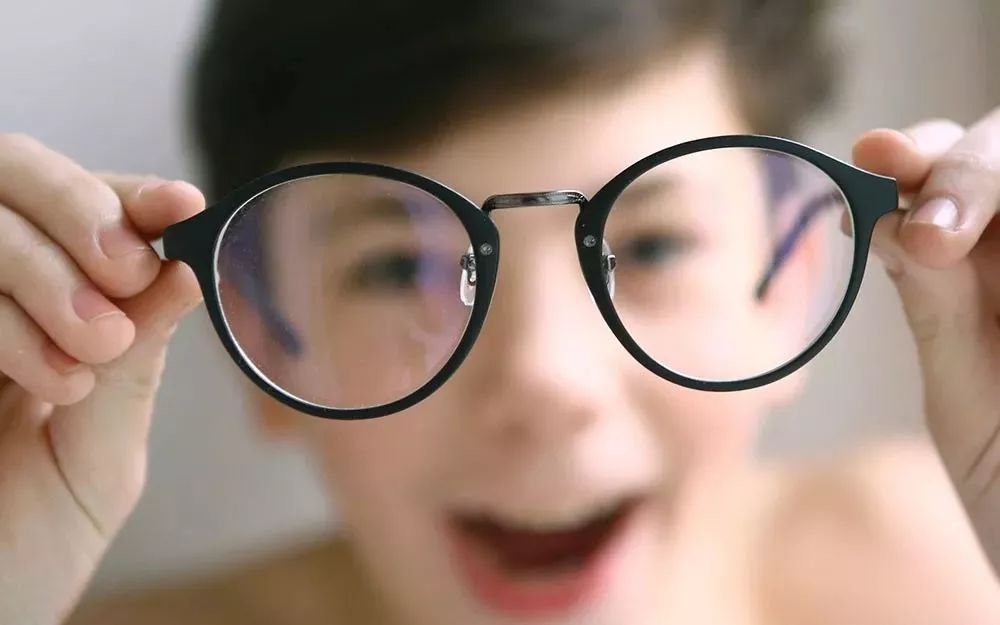 什么是渐变焦眼镜的设计？--滨州验光配镜培训学校