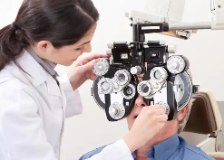 聊城眼镜技术培训的老师分享棱镜底向标示法