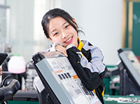 女生的选择-黄岛区正真视光技术咨询中心_山东德州验光师培训学校★正真视光★东营_滨州_聊城眼镜店验光配镜师技术培训班+资格证考试